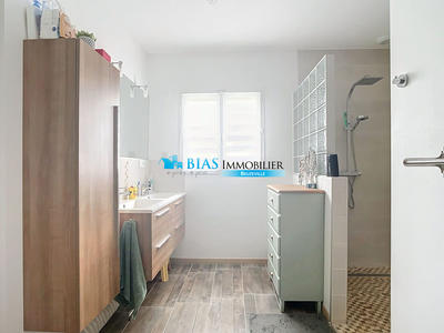 Maison traditionnelle - 195 m² - 8 pièces