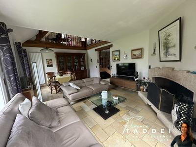 Maison - 200 m² - 7 pièces