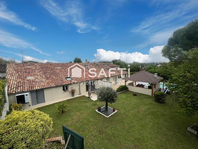 Maison - 263 m² - 7 pièces