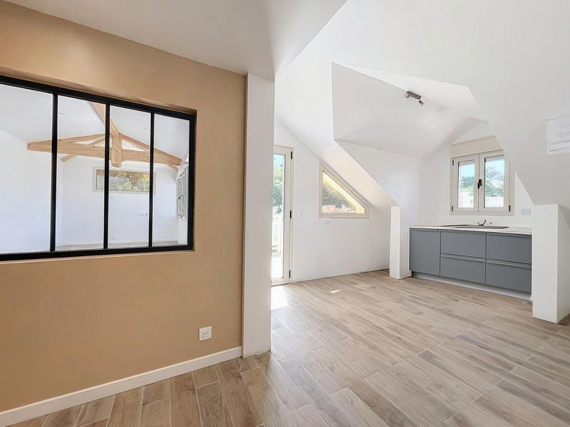 Appartement - 92 m² - 5 pièces