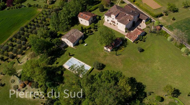 Propriété - 714 m² - 12 pièces