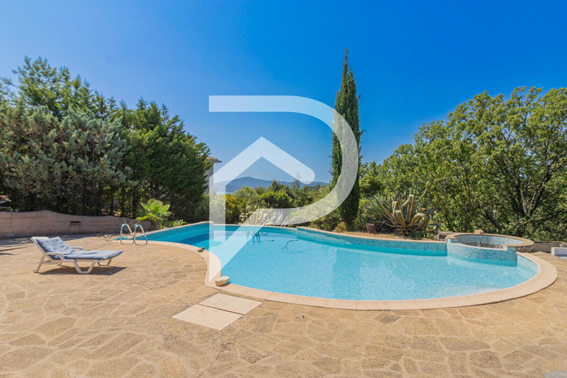 Maison - 380 m² - 10 pièces