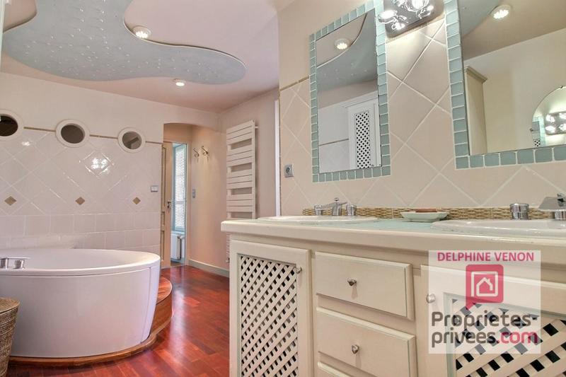 Propriété - 255 m² - 8 pièces