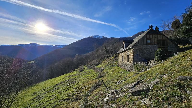 Maison en pierre - 92 m² - 2 pièces