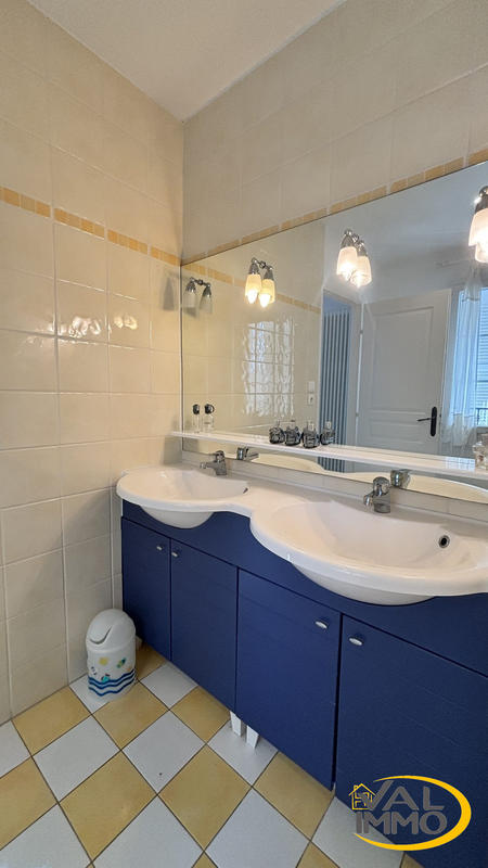 Villa - 200 m² - 6 pièces