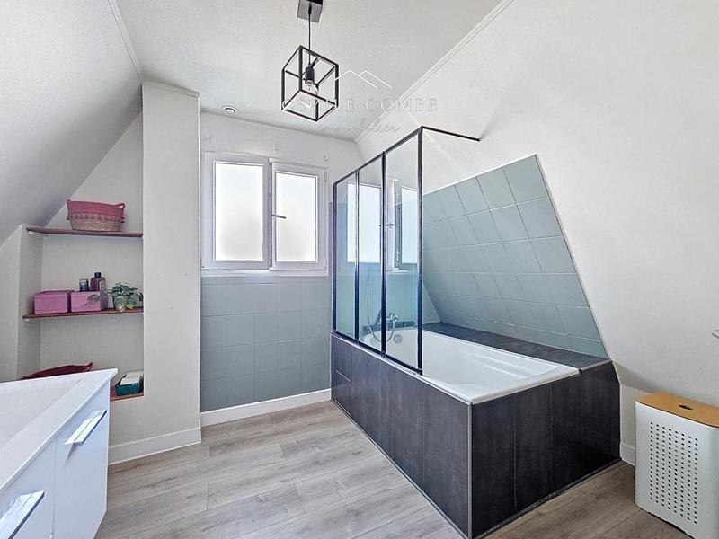 Pavillon - 180 m² - 7 pièces