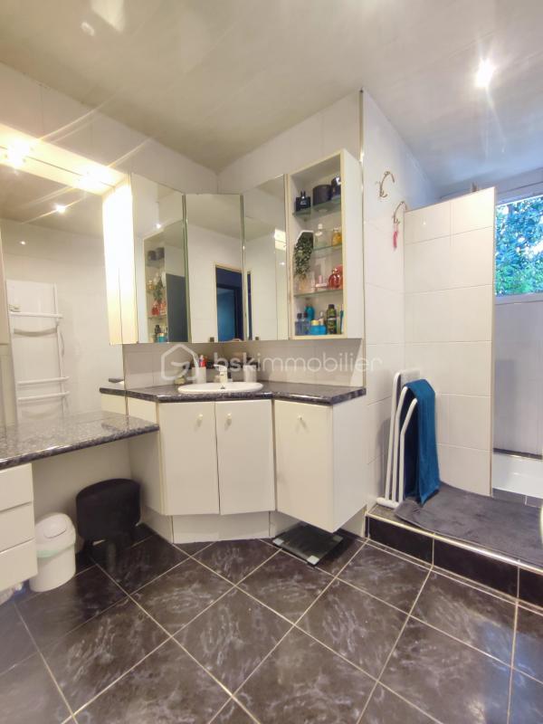 Maison traditionnelle - 135 m² - 8 pièces