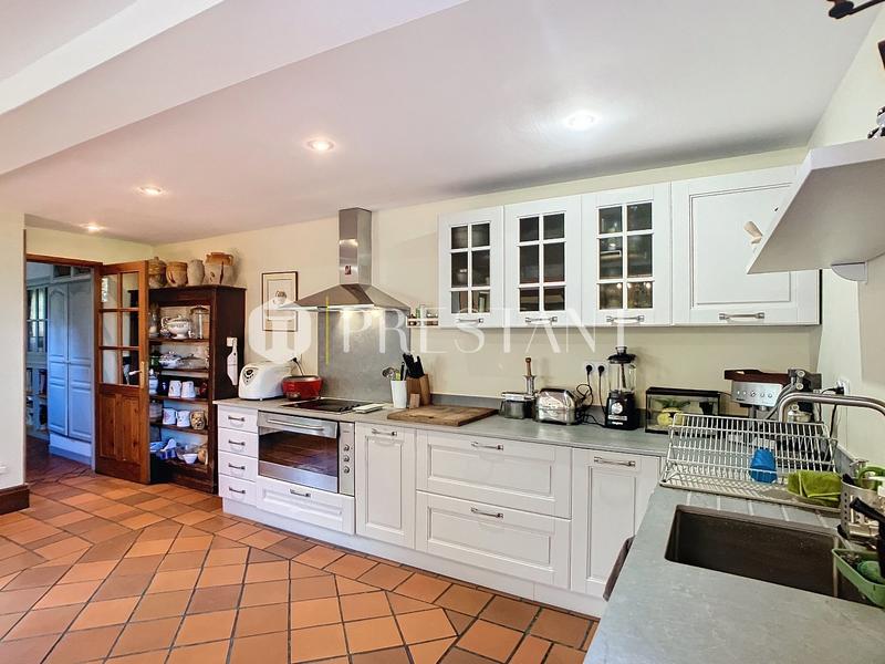 Maison - 424 m² - 14 pièces