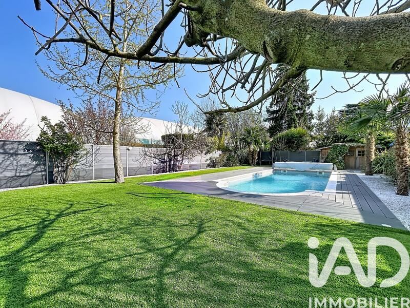 Maison - 241 m² - 7 pièces