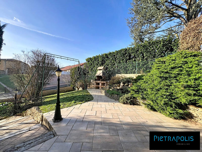 Maison traditionnelle - 165 m² - 8 pièces