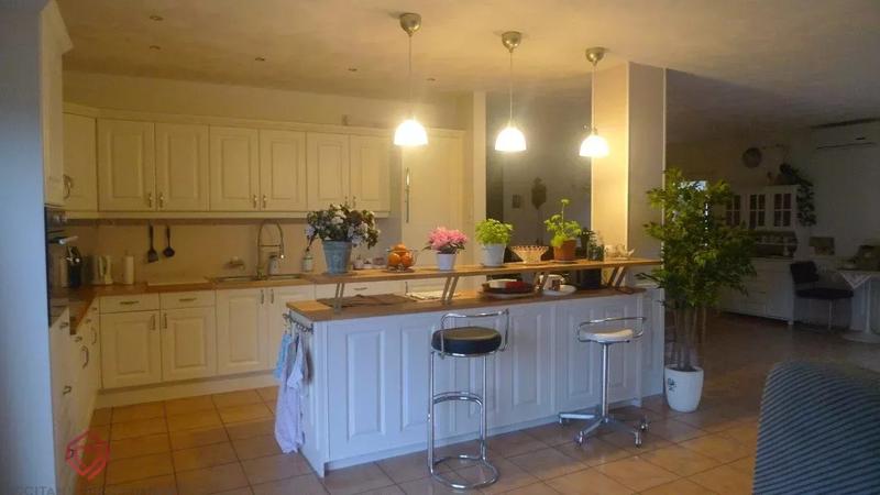 Villa - 250 m² - 4 pièces