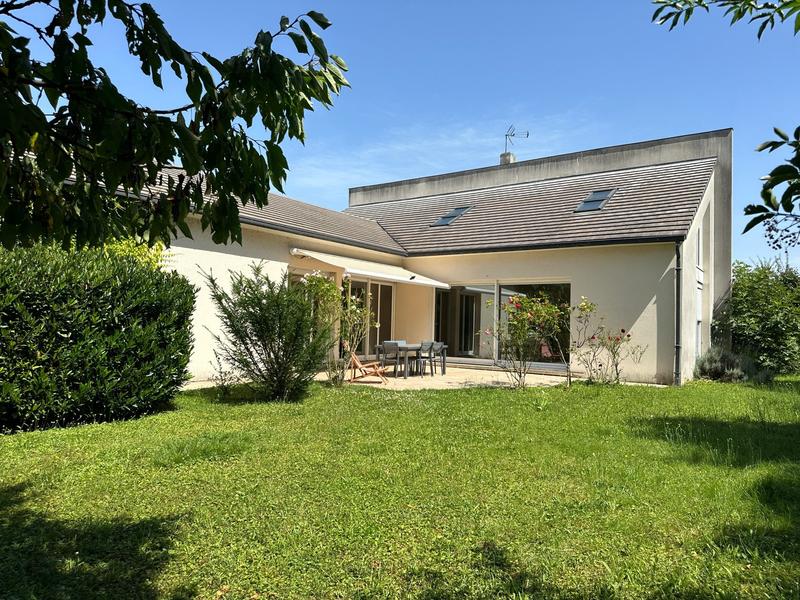 Maison - 260 m² - 7 pièces