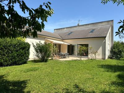 Maison - 260 m² - 7 pièces