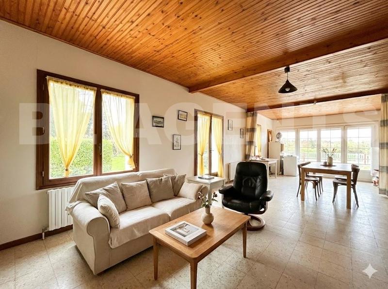 Maison traditionnelle - 210 m² - 7 pièces