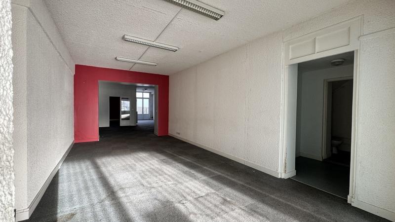 Local commercial - 210 m² - 4 pièces