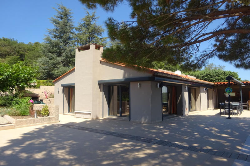 Maison - 235 m² - 7 pièces