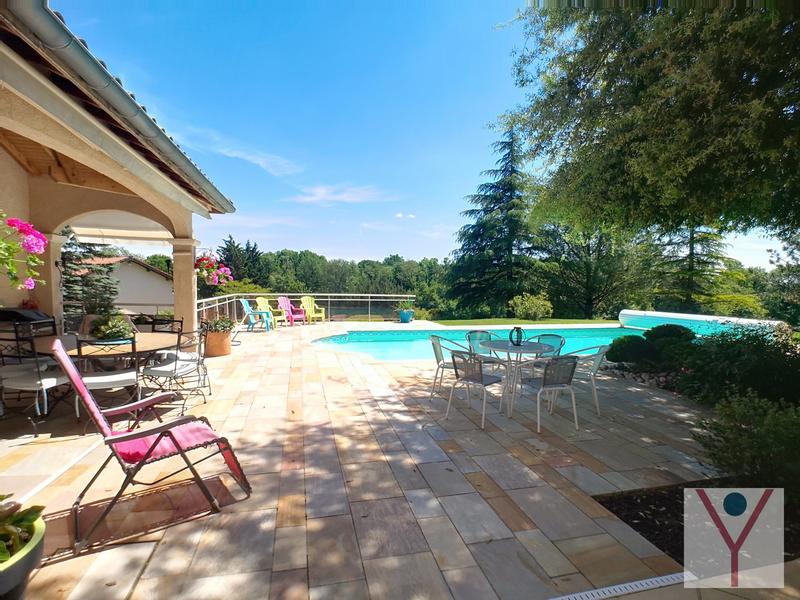 Maison - 258 m² - 7 pièces