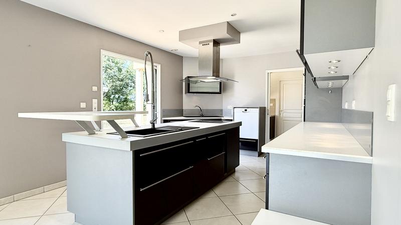 Maison - 244 m² - 6 pièces