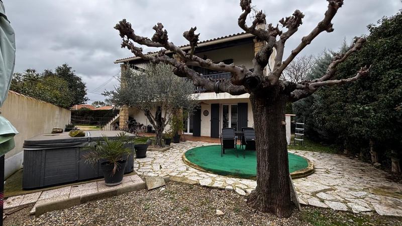 Maison - 180 m² - 7 pièces