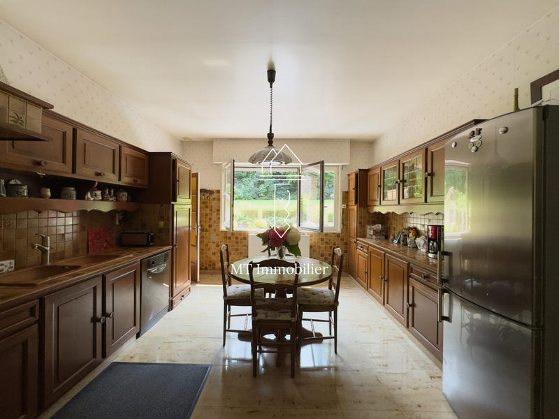 Villa - 223 m² - 6 pièces