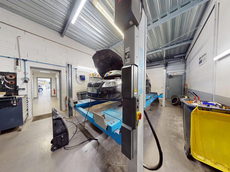 Local d'activités - 428 m² - 8 pièces