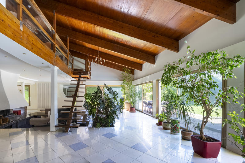 Maison - 753 m² - 15 pièces