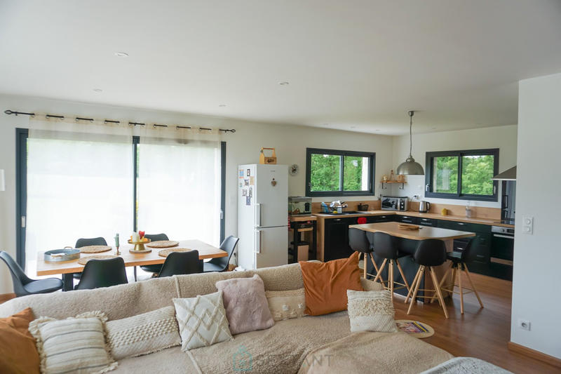 Maison - 220 m² - 6 pièces