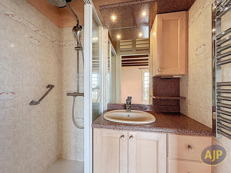 Maison - 191 m² - 5 pièces