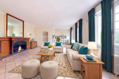 Demeure - 297 m² - 8 pièces