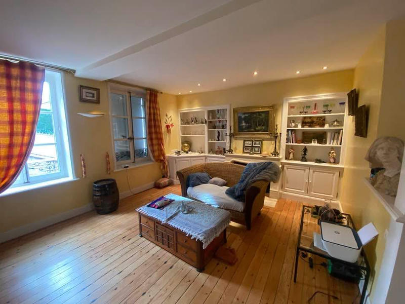 Maison - 185 m² - 8 pièces