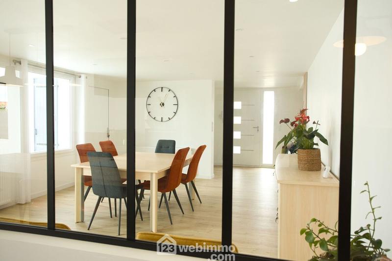 Maison - 239 m² - 11 pièces