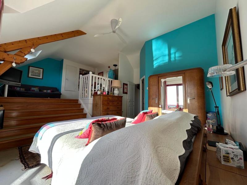 Maison - 240 m² - 6 pièces