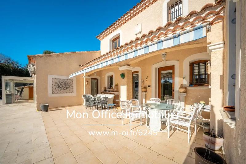 Maison - 233 m² - 7 pièces