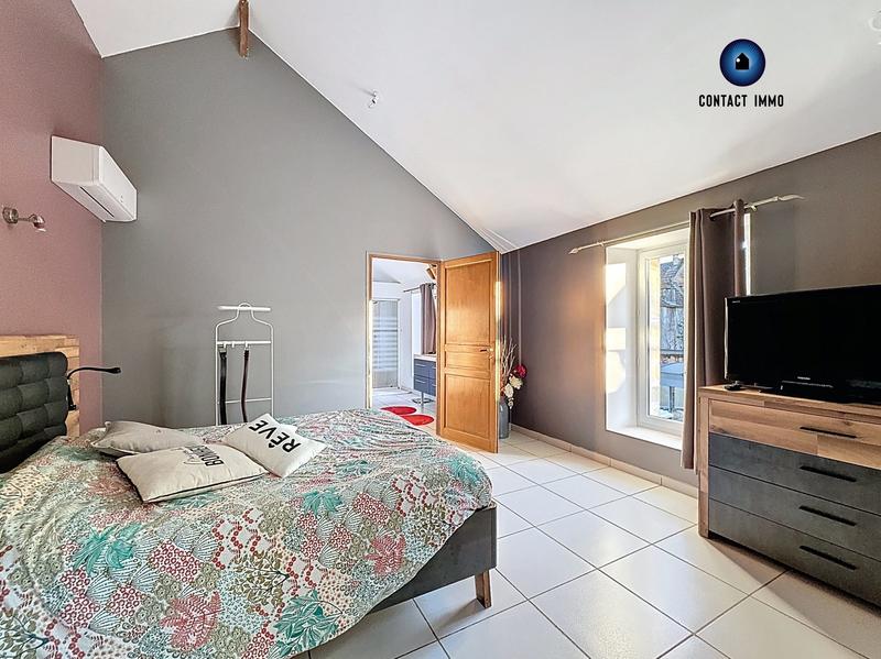 Maison - 279 m² - 9 pièces