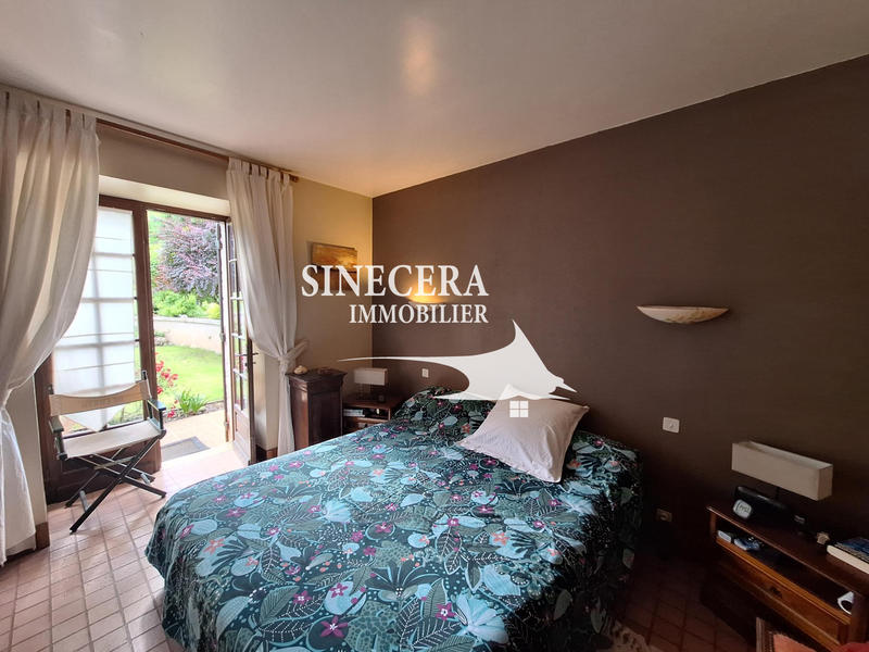 Maison - 230 m² - 8 pièces