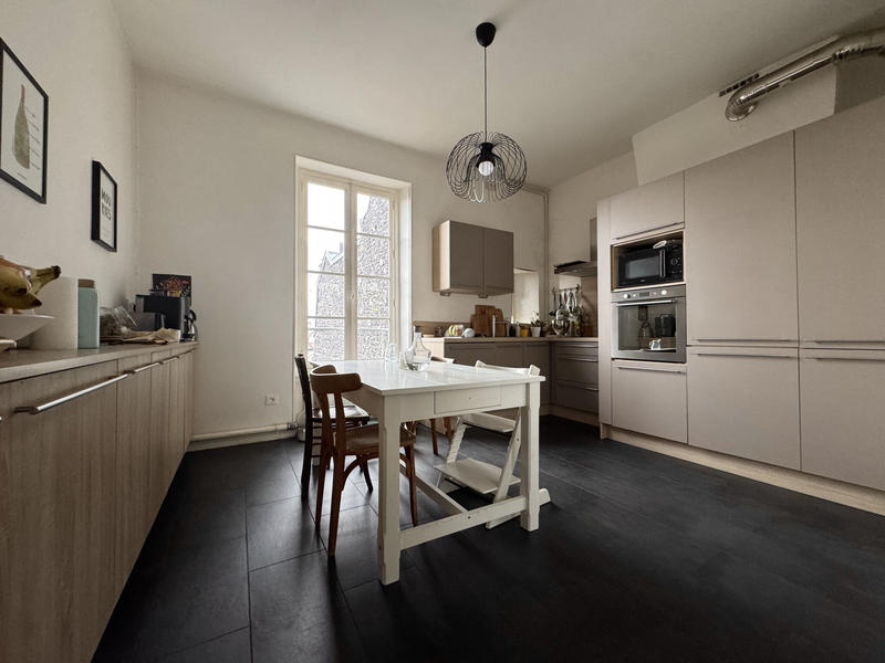 Appartement - 221 m² - 8 pièces