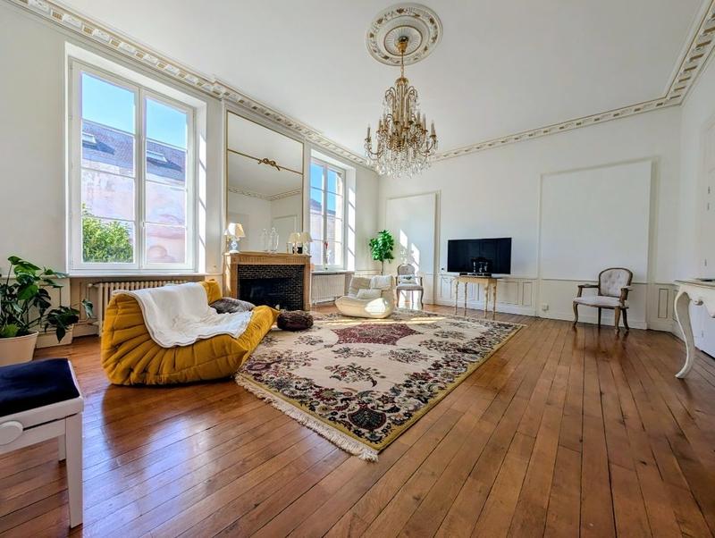 Appartement - 202 m² - 6 pièces