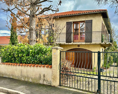 Maison - 208 m² - 8 pièces