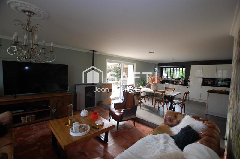 Maison - 220 m² - 6 pièces