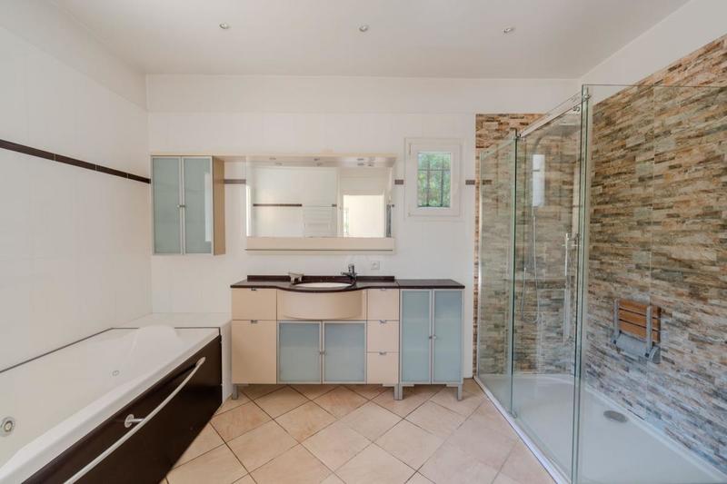 Villa - 303 m² - 6 pièces