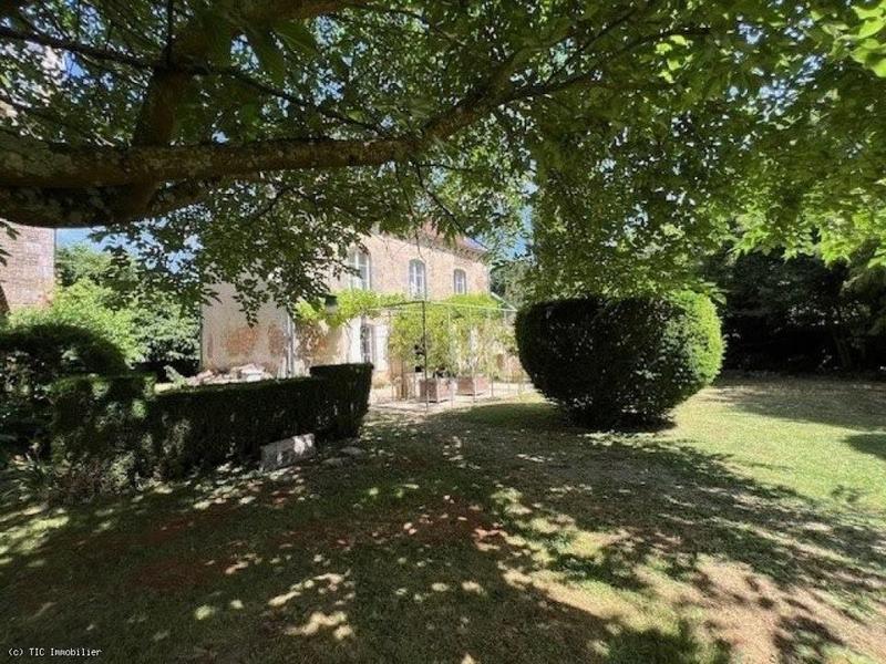 Maison - 230 m² - 8 pièces