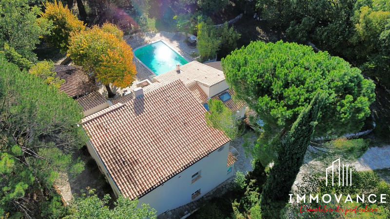 Maison - 275 m² - 8 pièces