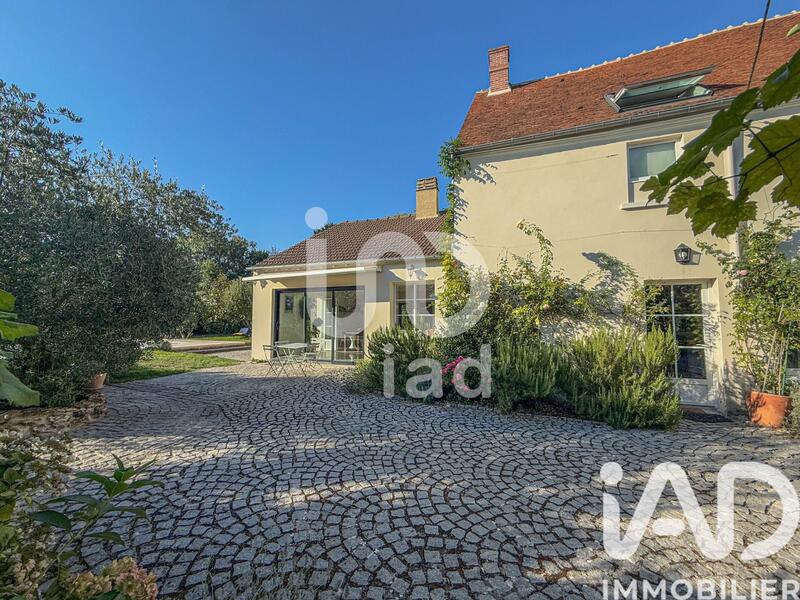 Maison - 250 m² - 9 pièces