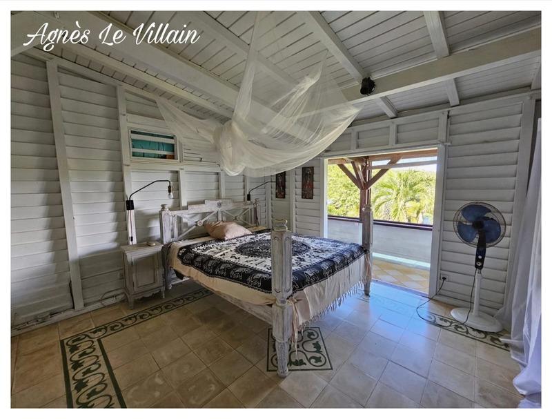 Maison - 241 m² - 12 pièces