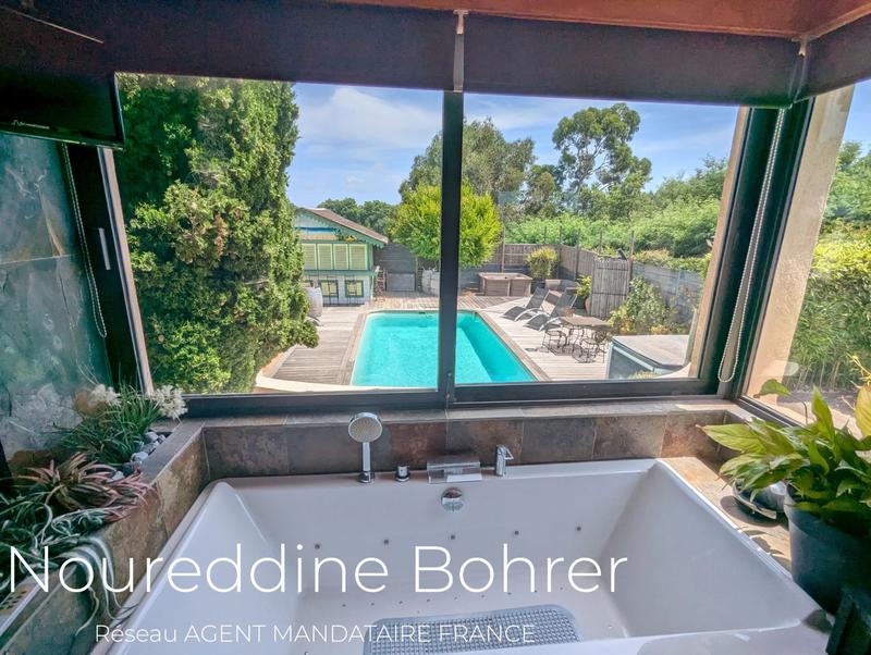 Maison - 262 m² - 7 pièces