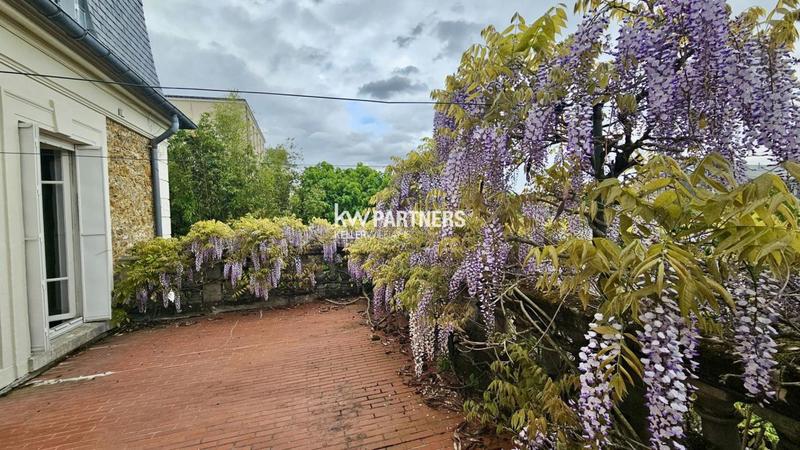 Maison - 320 m² - 11 pièces