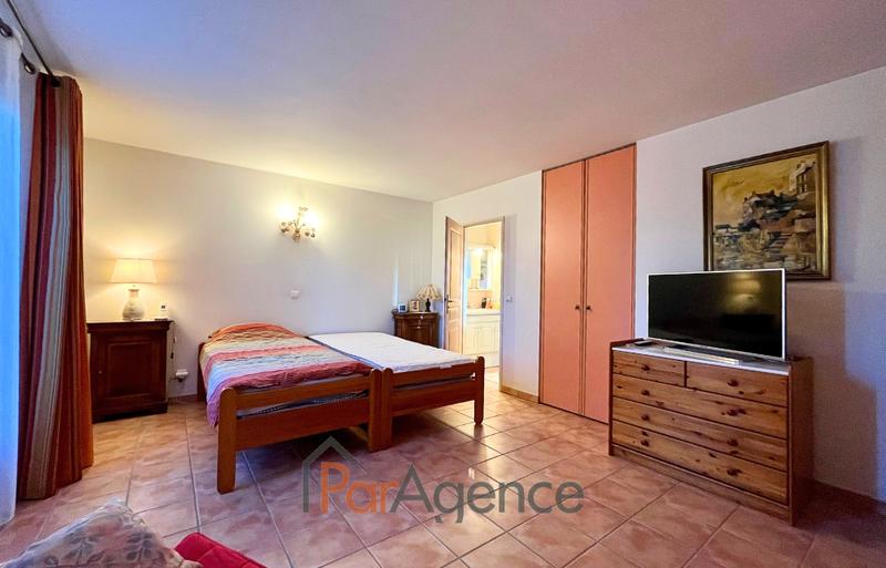 Maison - 202 m² - 6 pièces