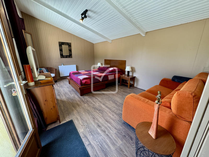 Maison - 230 m² - 12 pièces