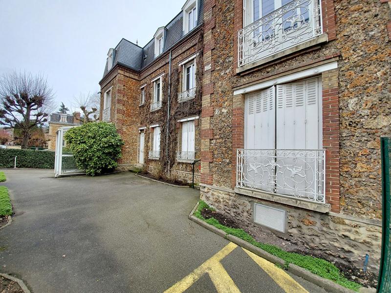 Local commercial - 240 m² - 7 pièces