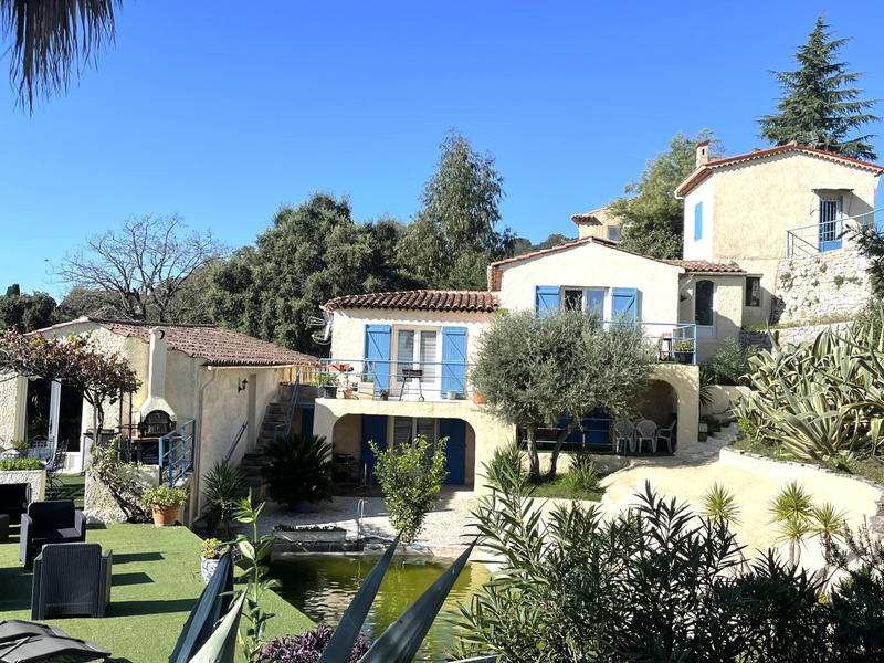 Maison - 285 m² - 15 pièces